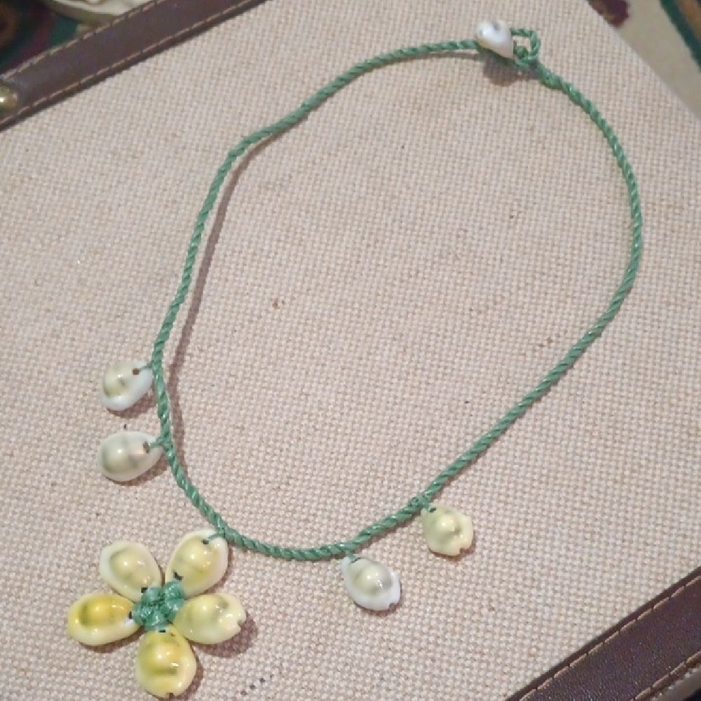 Seashell and Braided Rope  9 1/2" Necklace Vintage